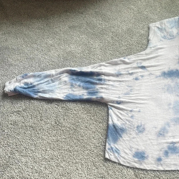 Kittenish blue/white tie dye cropped lightweight hoodie - Picture 6 of 7